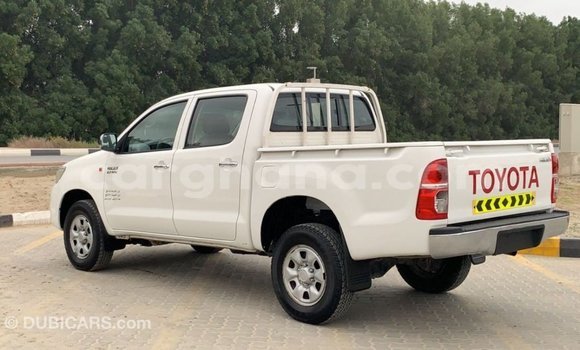 Sayi Imported Toyota Hilux White Mota in Import - Dubai a Ashanti Sayi Imported Toyota Hilux White Mota in Import - Dubai a Ashanti