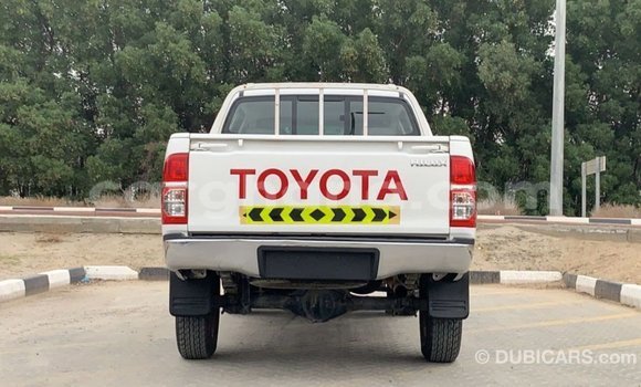 Sayi Imported Toyota Hilux White Mota in Import - Dubai a Ashanti Sayi Imported Toyota Hilux White Mota in Import - Dubai a Ashanti