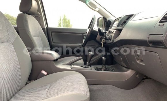 Sayi Imported Toyota Hilux White Mota in Import - Dubai a Ashanti Sayi Imported Toyota Hilux White Mota in Import - Dubai a Ashanti