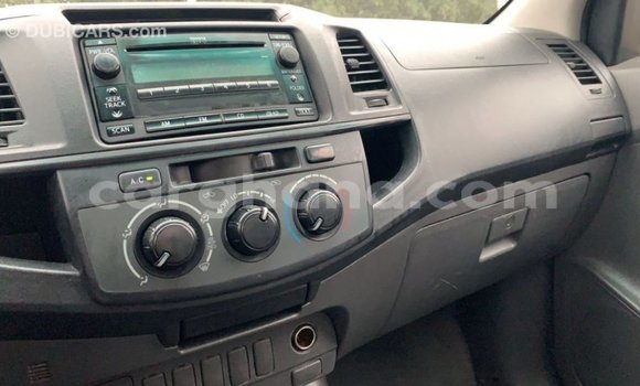 Sayi Imported Toyota Hilux White Mota in Import - Dubai a Ashanti Sayi Imported Toyota Hilux White Mota in Import - Dubai a Ashanti