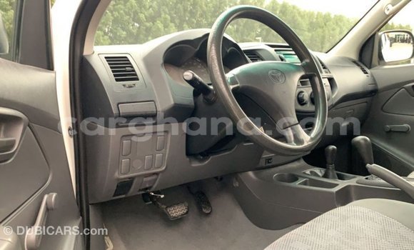 Sayi Imported Toyota Hilux White Mota in Import - Dubai a Ashanti Sayi Imported Toyota Hilux White Mota in Import - Dubai a Ashanti
