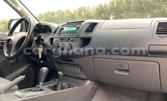 Sayi Imported Toyota Hilux White Mota in Import - Dubai a Ashanti Sayi Imported Toyota Hilux White Mota in Import - Dubai a Ashanti