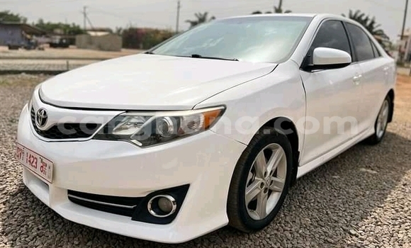 Sayi Na hannu Toyota Camry White Mota in Accra a Greater Accra Sayi Na hannu Toyota Camry White Mota in Accra a Greater Accra