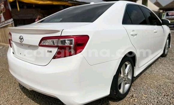 Sayi Na hannu Toyota Camry White Mota in Accra a Greater Accra Sayi Na hannu Toyota Camry White Mota in Accra a Greater Accra