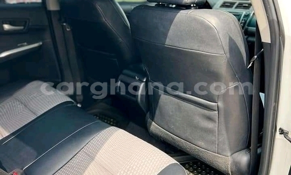 Sayi Na hannu Toyota Camry White Mota in Accra a Greater Accra Sayi Na hannu Toyota Camry White Mota in Accra a Greater Accra