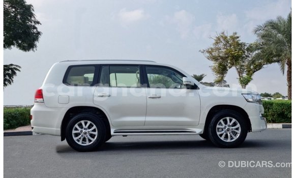 Sayi Imported Toyota Land Cruiser White Mota in Import - Dubai a Ashanti Sayi Imported Toyota Land Cruiser White Mota in Import - Dubai a Ashanti