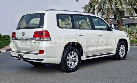 Sayi Imported Toyota Land Cruiser White Mota in Import - Dubai a Ashanti Sayi Imported Toyota Land Cruiser White Mota in Import - Dubai a Ashanti