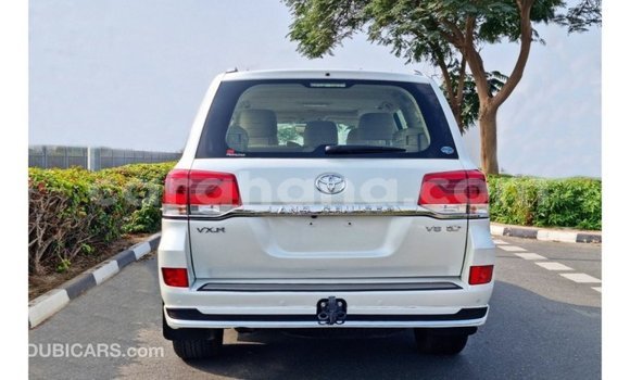 Sayi Imported Toyota Land Cruiser White Mota in Import - Dubai a Ashanti Sayi Imported Toyota Land Cruiser White Mota in Import - Dubai a Ashanti