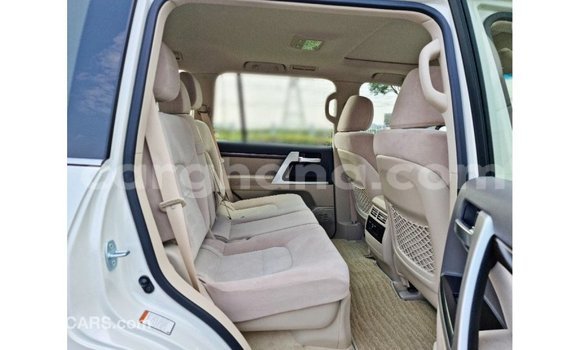 Sayi Imported Toyota Land Cruiser White Mota in Import - Dubai a Ashanti Sayi Imported Toyota Land Cruiser White Mota in Import - Dubai a Ashanti