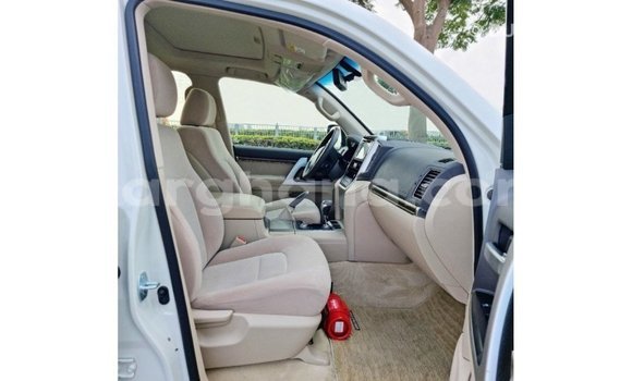 Sayi Imported Toyota Land Cruiser White Mota in Import - Dubai a Ashanti Sayi Imported Toyota Land Cruiser White Mota in Import - Dubai a Ashanti