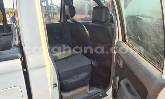 Sayi Na hannu Nissan Hardbody White Mota in Accra a Greater Accra Sayi Na hannu Nissan Hardbody White Mota in Accra a Greater Accra