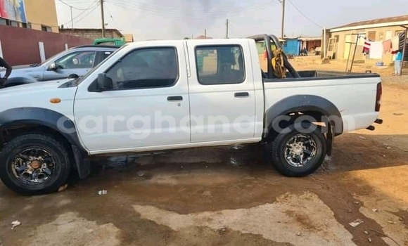 Sayi Na hannu Nissan Hardbody White Mota in Accra a Greater Accra Sayi Na hannu Nissan Hardbody White Mota in Accra a Greater Accra