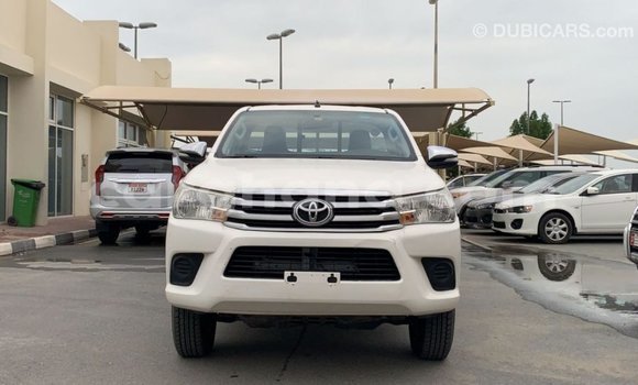 Sayi Imported Toyota Hilux White Mota in Import - Dubai a Ashanti Sayi Imported Toyota Hilux White Mota in Import - Dubai a Ashanti