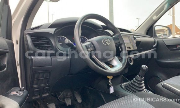 Sayi Imported Toyota Hilux White Mota in Import - Dubai a Ashanti Sayi Imported Toyota Hilux White Mota in Import - Dubai a Ashanti