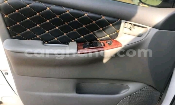 Ra Àlòkù Toyota Corolla funfun Ọkọ̀ in Accra ni Greater Accra Ra Àlòkù Toyota Corolla funfun Ọkọ̀ in Accra ni Greater Accra