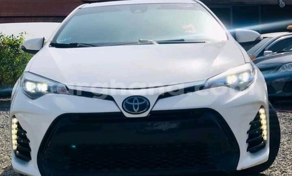 Ra Àlòkù Toyota Corolla funfun Ọkọ̀ in Accra ni Greater Accra