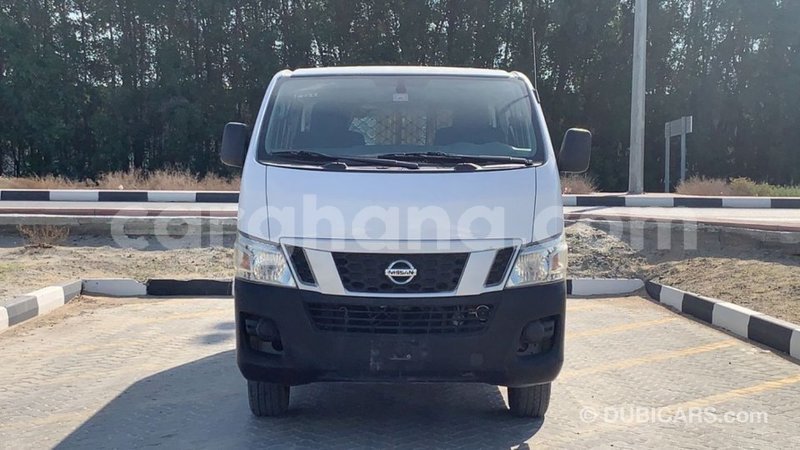 Big with watermark nissan urvan ashanti import dubai 40135