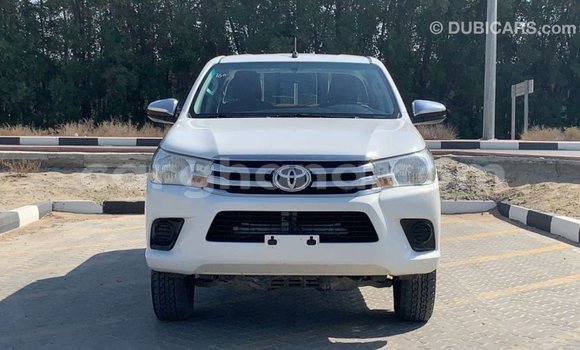 Sayi Imported Toyota Hilux White Mota in Import - Dubai a Ashanti Sayi Imported Toyota Hilux White Mota in Import - Dubai a Ashanti