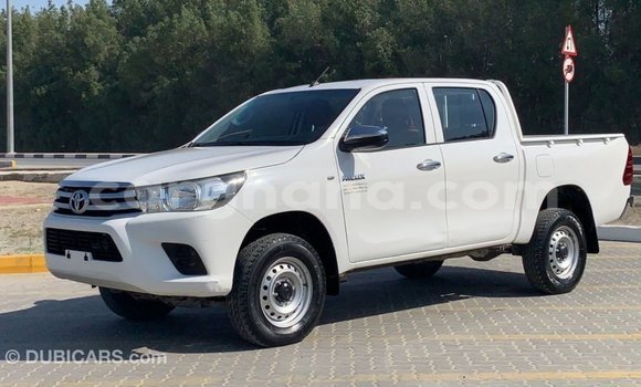 Sayi Imported Toyota Hilux White Mota in Import - Dubai a Ashanti Sayi Imported Toyota Hilux White Mota in Import - Dubai a Ashanti