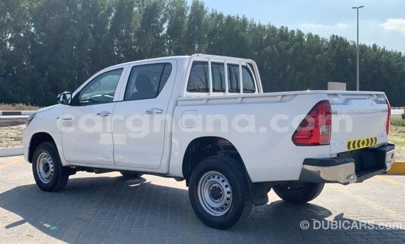 Sayi Imported Toyota Hilux White Mota in Import - Dubai a Ashanti Sayi Imported Toyota Hilux White Mota in Import - Dubai a Ashanti