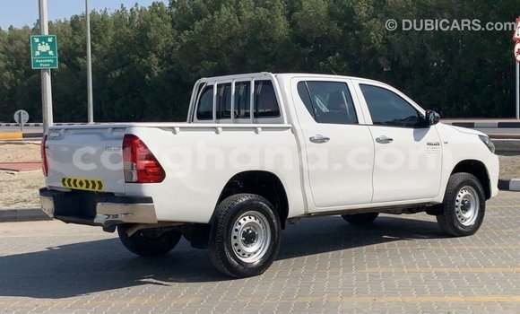 Sayi Imported Toyota Hilux White Mota in Import - Dubai a Ashanti Sayi Imported Toyota Hilux White Mota in Import - Dubai a Ashanti