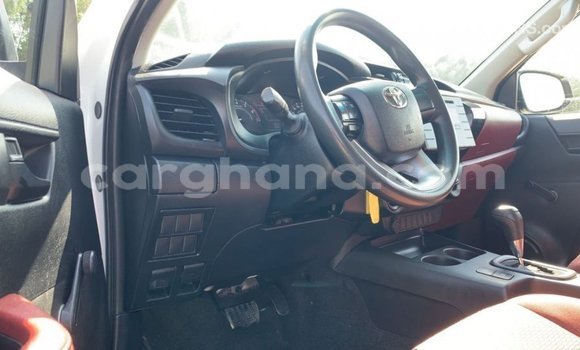 Sayi Imported Toyota Hilux White Mota in Import - Dubai a Ashanti Sayi Imported Toyota Hilux White Mota in Import - Dubai a Ashanti