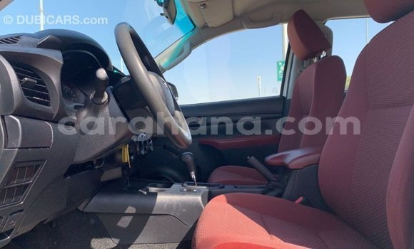 Sayi Imported Toyota Hilux White Mota in Import - Dubai a Ashanti Sayi Imported Toyota Hilux White Mota in Import - Dubai a Ashanti