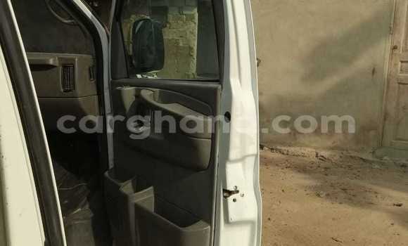 Ra Àlòkù Chevrolet Express funfun Ọkọ̀ in Accra ni Greater Accra Ra Àlòkù Chevrolet Express funfun Ọkọ̀ in Accra ni Greater Accra