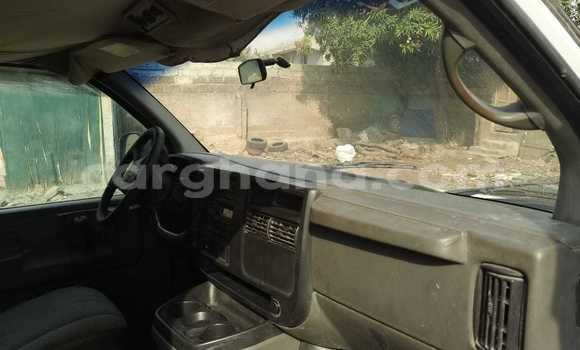 Ra Àlòkù Chevrolet Express funfun Ọkọ̀ in Accra ni Greater Accra Ra Àlòkù Chevrolet Express funfun Ọkọ̀ in Accra ni Greater Accra