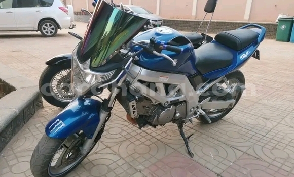 Sayi Na hannu Suzuki 750 Blue Motsi in Accra a Greater Accra