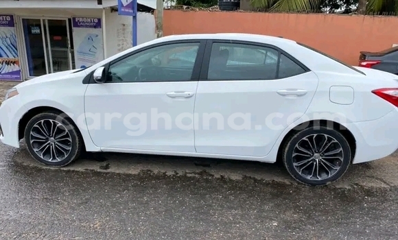 Ra Àlòkù Toyota Corolla funfun Ọkọ̀ in Accra ni Greater Accra Ra Àlòkù Toyota Corolla funfun Ọkọ̀ in Accra ni Greater Accra