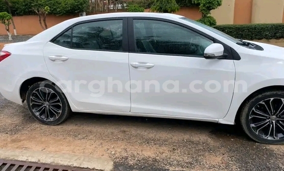 Ra Àlòkù Toyota Corolla funfun Ọkọ̀ in Accra ni Greater Accra Ra Àlòkù Toyota Corolla funfun Ọkọ̀ in Accra ni Greater Accra