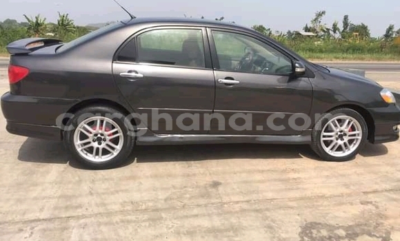 Sayi Na hannu Toyota Corolla Azurfa Mota in Accra a Greater Accra