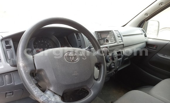 Sayi Na hannu Toyota Hiace Azurfa Mota in Sekondi–Takoradi Metropolitan a Yamma Sayi Na hannu Toyota Hiace Azurfa Mota in Sekondi–Takoradi Metropolitan a Yamma