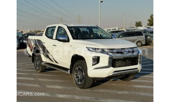 Ra Imported Mitsubishi L200 funfun Ọkọ̀ in Import - Dubai ni Ashanti Ra Imported Mitsubishi L200 funfun Ọkọ̀ in Import - Dubai ni Ashanti
