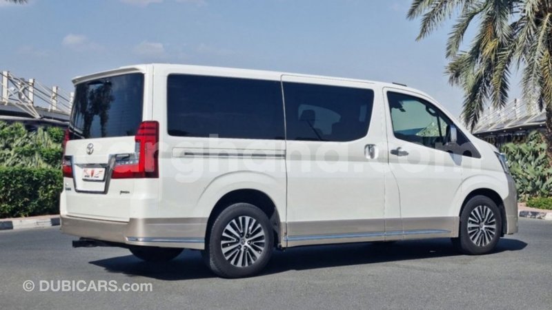 Big with watermark toyota granvia ashanti import dubai 40220