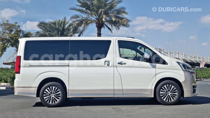 Big with watermark toyota granvia ashanti import dubai 40220