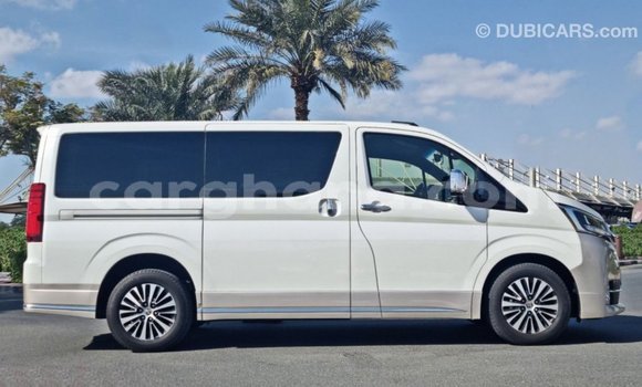 Ra Imported Toyota Granvia funfun Ọkọ̀ in Import - Dubai ni Ashanti Ra Imported Toyota Granvia funfun Ọkọ̀ in Import - Dubai ni Ashanti