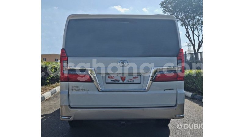 Big with watermark toyota granvia ashanti import dubai 40220