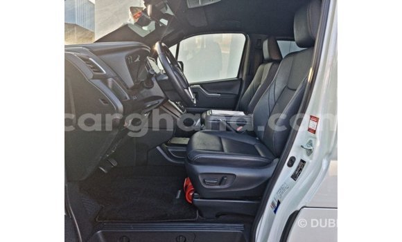 Ra Imported Toyota Granvia funfun Ọkọ̀ in Import - Dubai ni Ashanti Ra Imported Toyota Granvia funfun Ọkọ̀ in Import - Dubai ni Ashanti