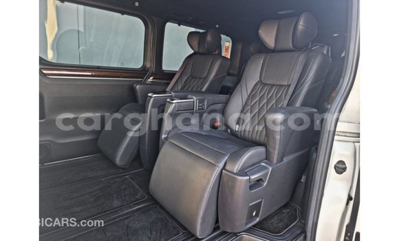 Ra Imported Toyota Granvia funfun Ọkọ̀ in Import - Dubai ni Ashanti Ra Imported Toyota Granvia funfun Ọkọ̀ in Import - Dubai ni Ashanti