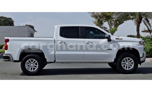 Ra Imported Chevrolet Silverado funfun Ọkọ̀ in Import - Dubai ni Ashanti Ra Imported Chevrolet Silverado funfun Ọkọ̀ in Import - Dubai ni Ashanti