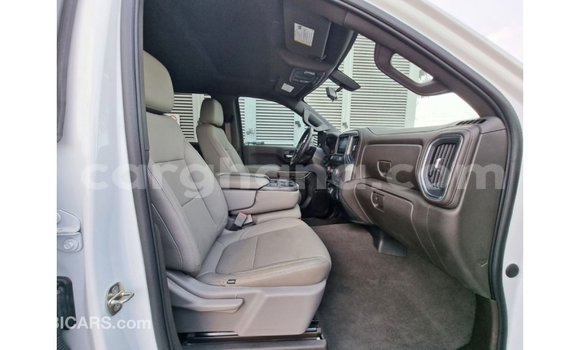 Ra Imported Chevrolet Silverado funfun Ọkọ̀ in Import - Dubai ni Ashanti Ra Imported Chevrolet Silverado funfun Ọkọ̀ in Import - Dubai ni Ashanti