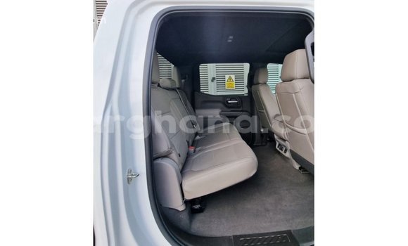 Ra Imported Chevrolet Silverado funfun Ọkọ̀ in Import - Dubai ni Ashanti Ra Imported Chevrolet Silverado funfun Ọkọ̀ in Import - Dubai ni Ashanti