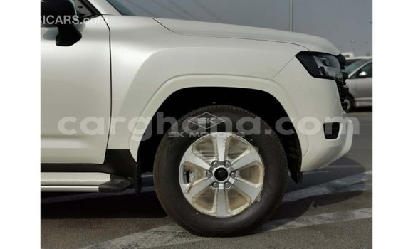 Buy Import Toyota Land Cruiser White Car in Import - Dubai in Ashanti Buy Import Toyota Land Cruiser White Car in Import - Dubai in Ashanti