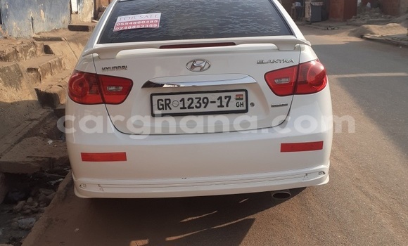 Ra Àlòkù Hyundai Elantra funfun Ọkọ̀ in Accra ni Greater Accra Ra Àlòkù Hyundai Elantra funfun Ọkọ̀ in Accra ni Greater Accra