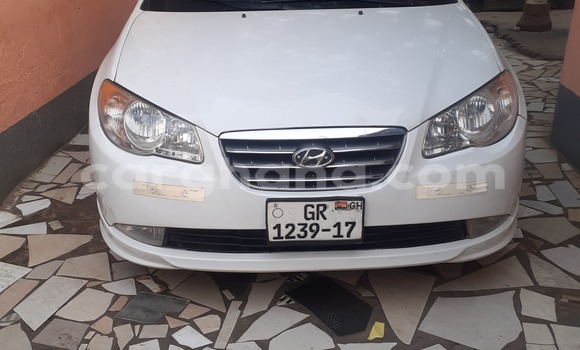 Ra Àlòkù Hyundai Elantra funfun Ọkọ̀ in Accra ni Greater Accra Ra Àlòkù Hyundai Elantra funfun Ọkọ̀ in Accra ni Greater Accra