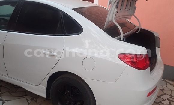 Ra Àlòkù Hyundai Elantra funfun Ọkọ̀ in Accra ni Greater Accra Ra Àlòkù Hyundai Elantra funfun Ọkọ̀ in Accra ni Greater Accra