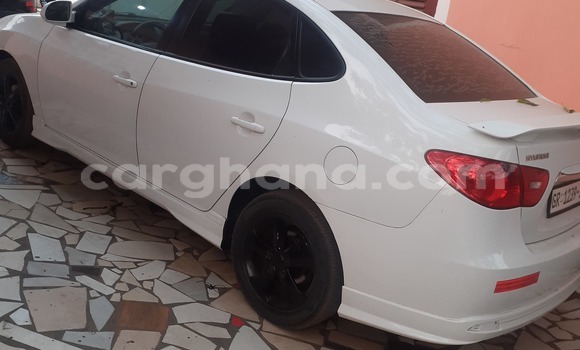 Ra Àlòkù Hyundai Elantra funfun Ọkọ̀ in Accra ni Greater Accra Ra Àlòkù Hyundai Elantra funfun Ọkọ̀ in Accra ni Greater Accra