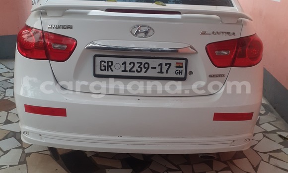 Ra Àlòkù Hyundai Elantra funfun Ọkọ̀ in Accra ni Greater Accra Ra Àlòkù Hyundai Elantra funfun Ọkọ̀ in Accra ni Greater Accra